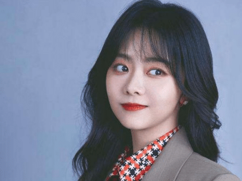 AG亚娱集团|
李沁30岁我信 谭松韵30岁我信 吴谨言30岁我也信 但她我不信！(图5)